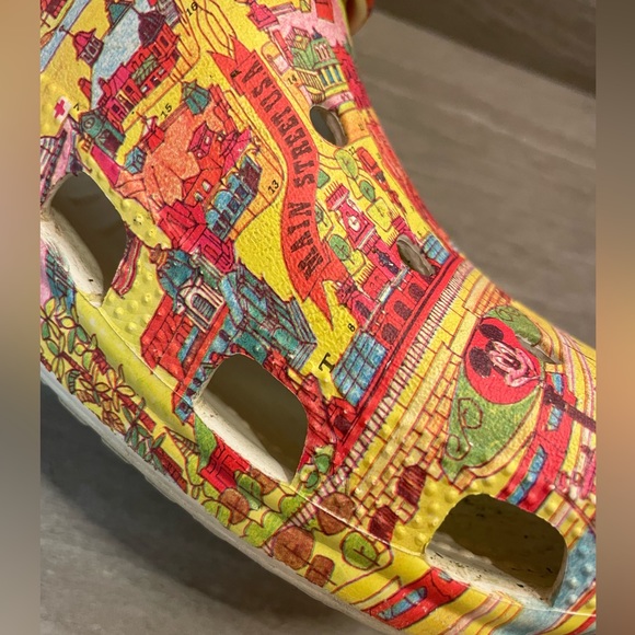 Disney Vault Collection Crocs 50th Anniversary Magic Kingdom Size 9 - Picture 3 of 10